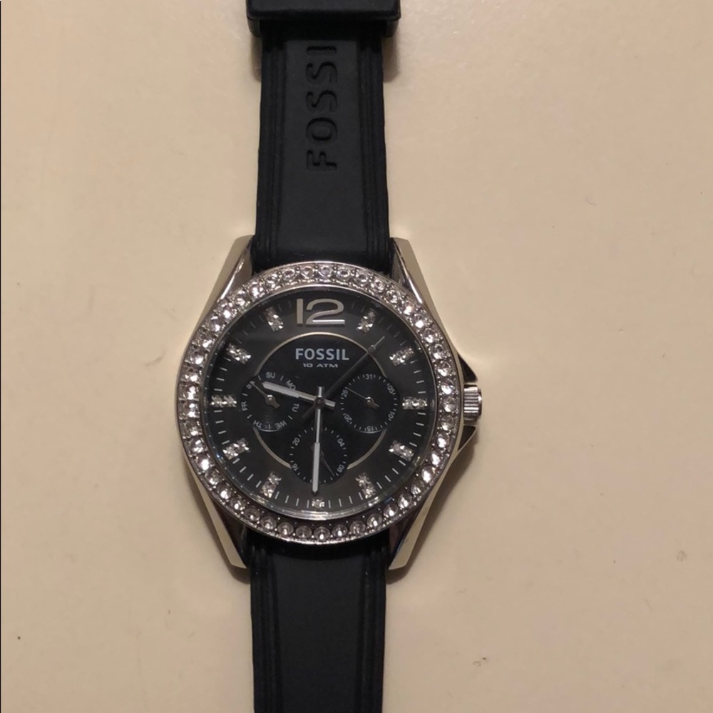FOSSIL WATCH IN BLACK